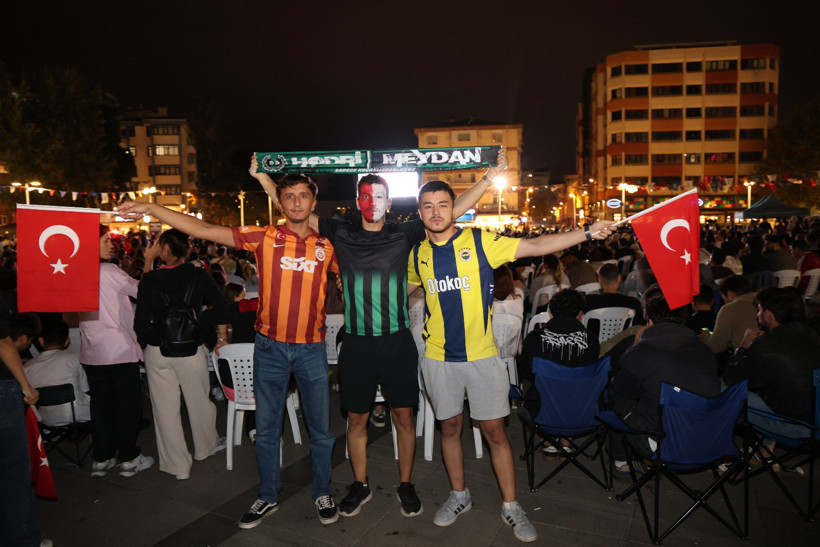 İzmit'te EuroBasket Final heyecanı... Kent Meydanı tribüne döndü - Resim : 7