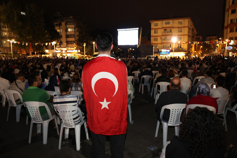İzmit'te EuroBasket Final heyecanı... Kent Meydanı tribüne döndü - Resim : 8