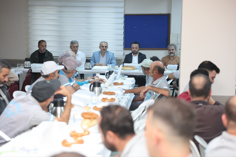 Bünyamin Çiftçi, temizlik personellerini mesaiye uğurladı - Resim : 3