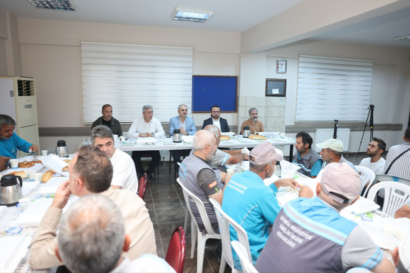 Bünyamin Çiftçi, temizlik personellerini mesaiye uğurladı - Resim : 2