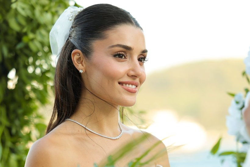 Aşk ve Gözyaşı'nın Meyra'sı Hande Erçel Kimdir, Kaç Yaşında? Hande Erçel Hangi Dizilerde Oynadı? - Resim : 1