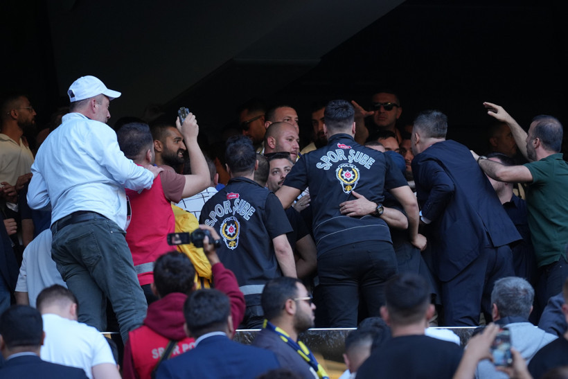 Fenerbahçe başkanlık seçiminde tribünlerde gerginlik yaşandı - Resim : 2
