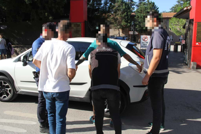Polis okul önlerini boş bırakmıyor! - Resim : 2