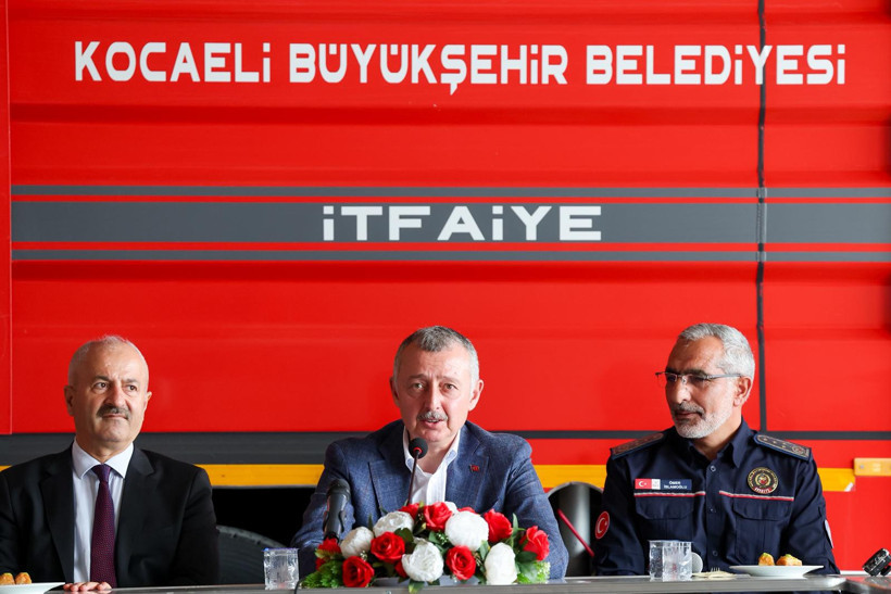 Tahir Büyükakın: İtfaiye erlerimiz Türkiye’nin kahramanları - Resim : 4