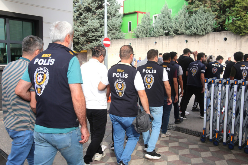 Sahte ilanlarla dolandırdılar; 2 milyon lira vurgun yapan çeteye operasyon! - Resim : 5