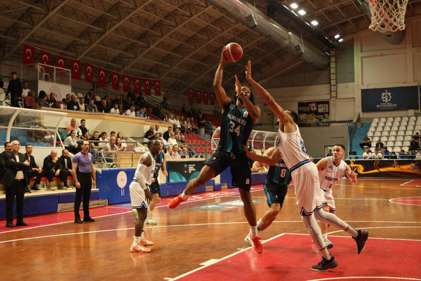 Kağıtspor evinde galibiyeti almayı bildi: 96-81 - Resim : 3