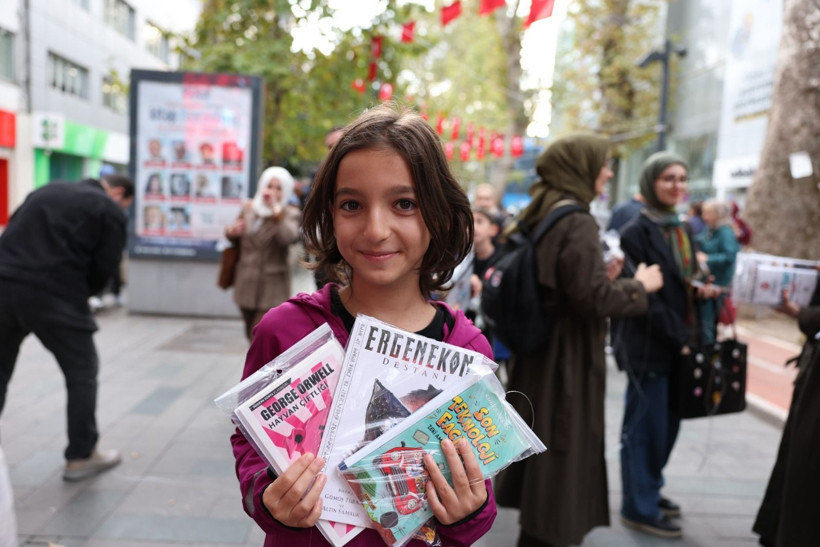5 bin kitap toplandı; Kocaeli’de ağaçlar yeniden kitap açtı! - Resim: 16