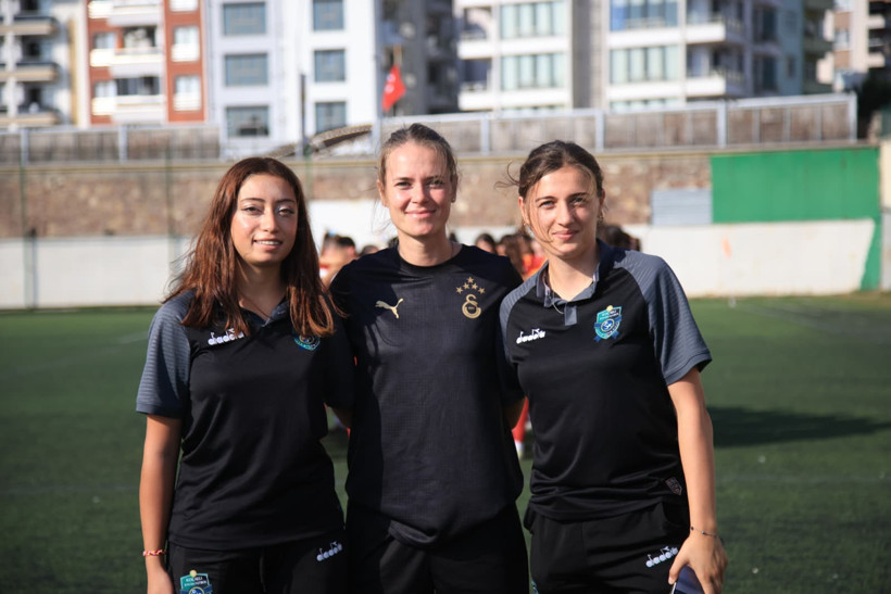 Öğrencisinden hocasına forma! - Resim : 1