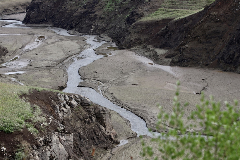 Yuvacık Barajı alarm veriyor! Su seviyesi yüzde 18'e geriledi - Resim : 3