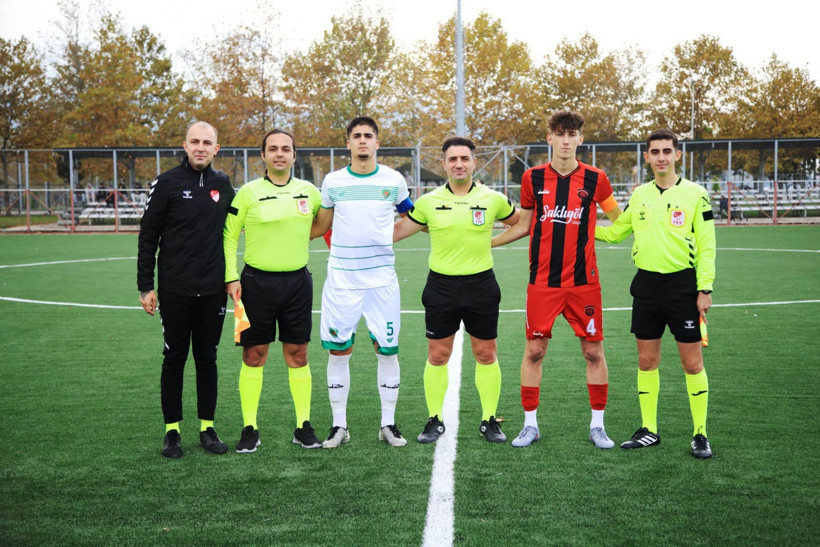 Gölcükspor U-19, 4’te 4’ü 90’da kaçırdı! “1-1” - Resim : 9