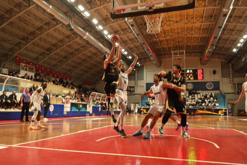 Kocaeli BŞB Kağıtspor, evinde istediği sonucu alamadı: 65-75 - Resim : 2