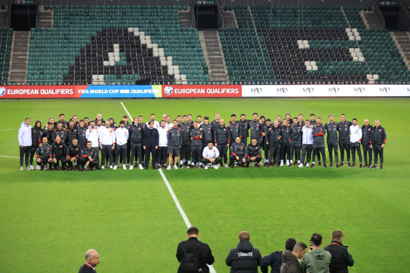 Hakan Çalhanoğlu için Kocaeli Stadı'nda pasta kesildi - Resim : 5