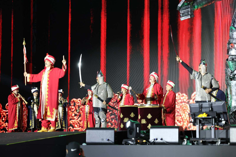 Güney Kore, Büyükşehir mehteri ile inledi - Resim : 3