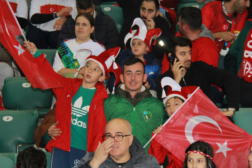 Kocaeli Kırmızı Beyaz! İşte müthiş tribün fotoğrafları - Resim: 75