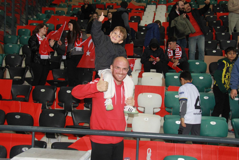 Kocaeli Kırmızı Beyaz! İşte müthiş tribün fotoğrafları - Resim: 88