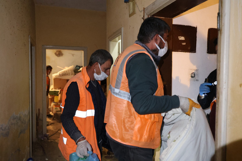 Akıl almaz olay! Annesinin cesediyle 1 ay yaşadı - Resim : 4