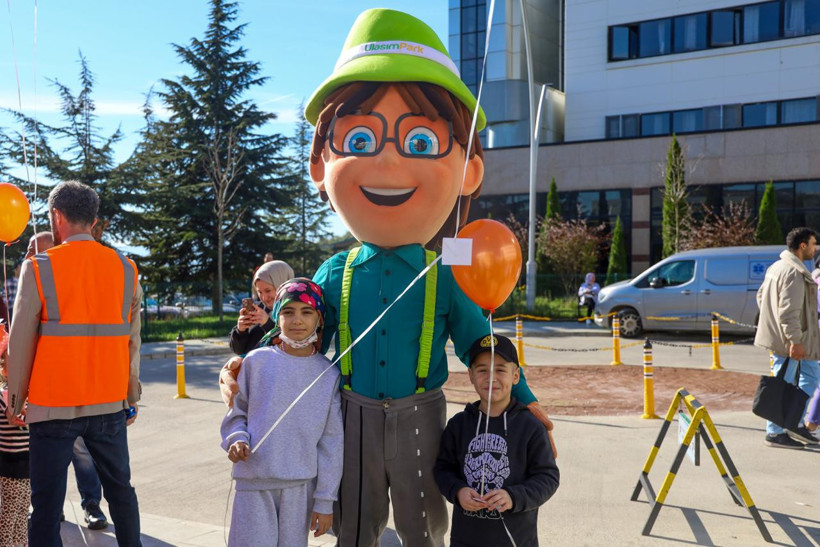 UlaşımPark'tan lösemi servisine anlamlı ziyaret... Gökyüzü bolanlarla renklendi - Resim : 2