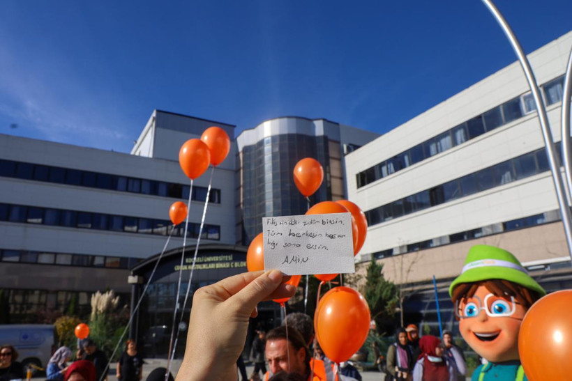 UlaşımPark'tan lösemi servisine anlamlı ziyaret... Gökyüzü bolanlarla renklendi - Resim : 1