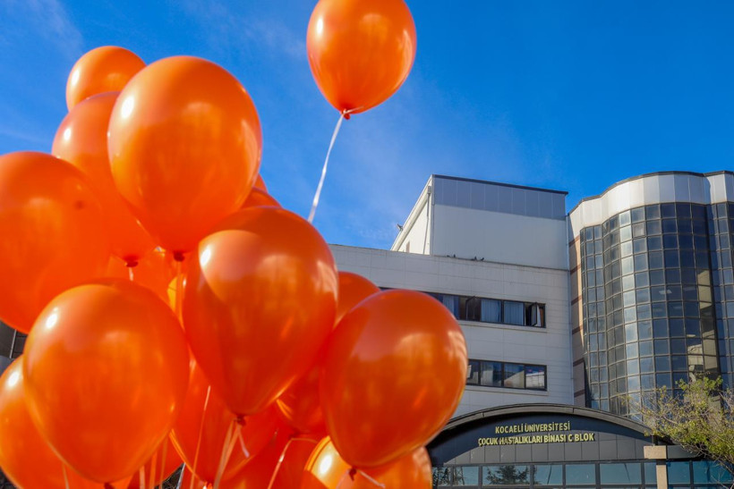 UlaşımPark'tan lösemi servisine anlamlı ziyaret... Gökyüzü bolanlarla renklendi - Resim : 3