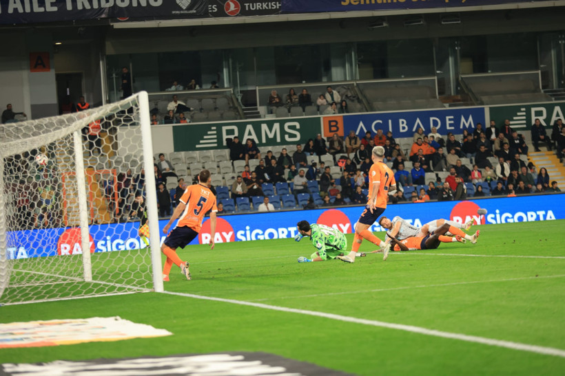 Başakşehir – Kocaelispor: 1-0 (MAÇ SONUCU) - Resim : 11