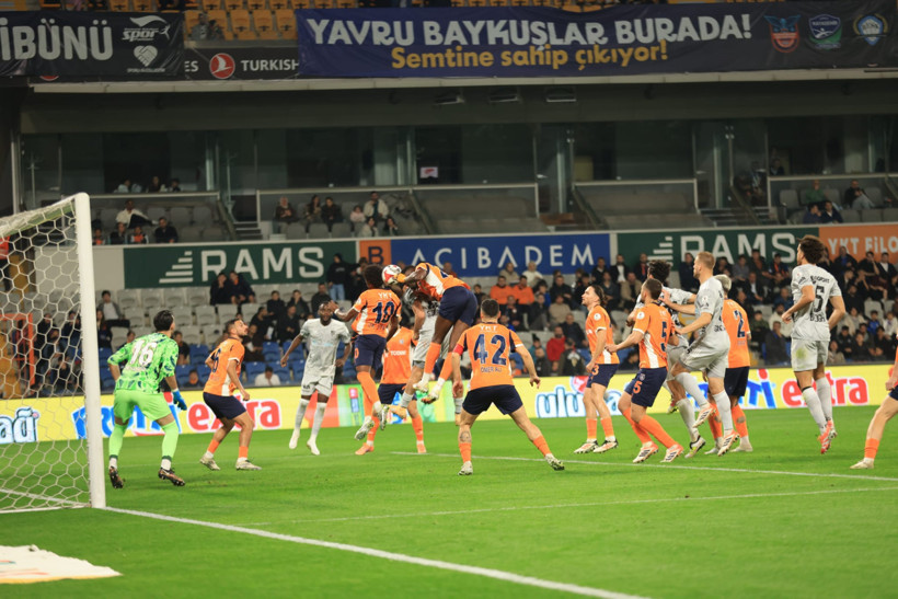 Başakşehir – Kocaelispor: 1-0 (MAÇ SONUCU) - Resim : 10