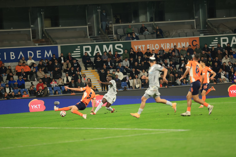 Başakşehir – Kocaelispor: 1-0 (MAÇ SONUCU) - Resim : 9