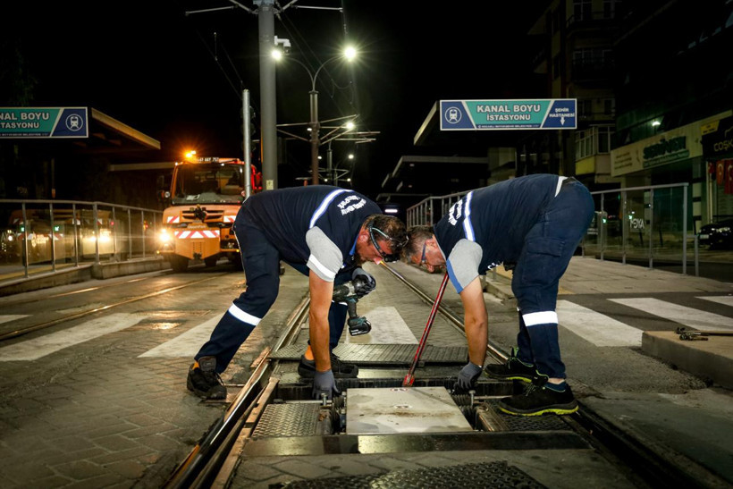 Tramvayda gündüz ulaşım, gece bakım - Resim : 3