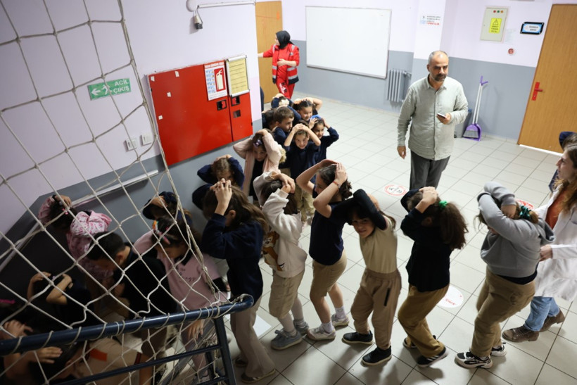 Kartepe’de öğrencilere Afet Bilinci Eğitimi verildi - Resim : 1