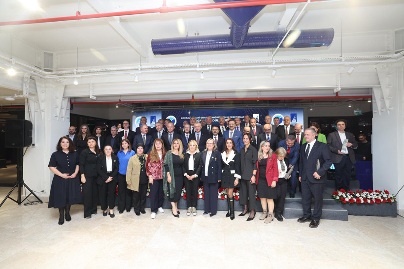 Tahir Büyükakın'dan çağrı: Kocaelispor için ayda 1000 dolar verecek, 1000 firma yok mu? - Resim : 1