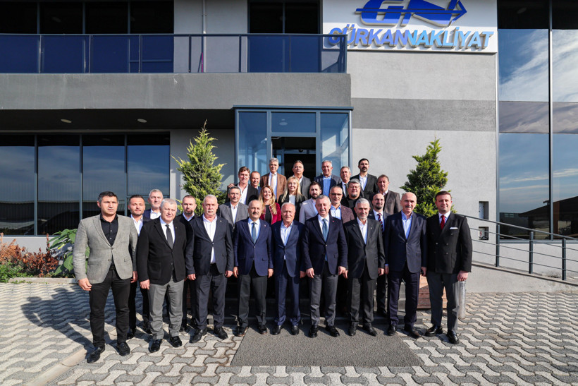 Tahir Büyükakın: Kentin geleceğini birlikte şekillendiriyoruz - Resim : 2