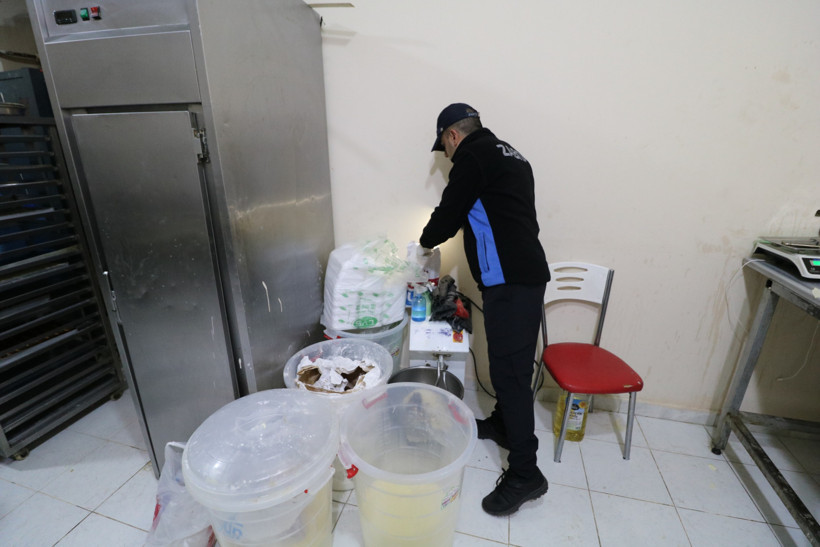 Zabıta ekiplerinden gıda denetimi... Korkunç görüntüler! - Resim : 2