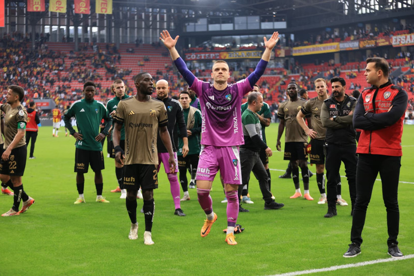 Kocaelisporlu futbolcular oturdu, taraftarı izledi! - Resim : 2