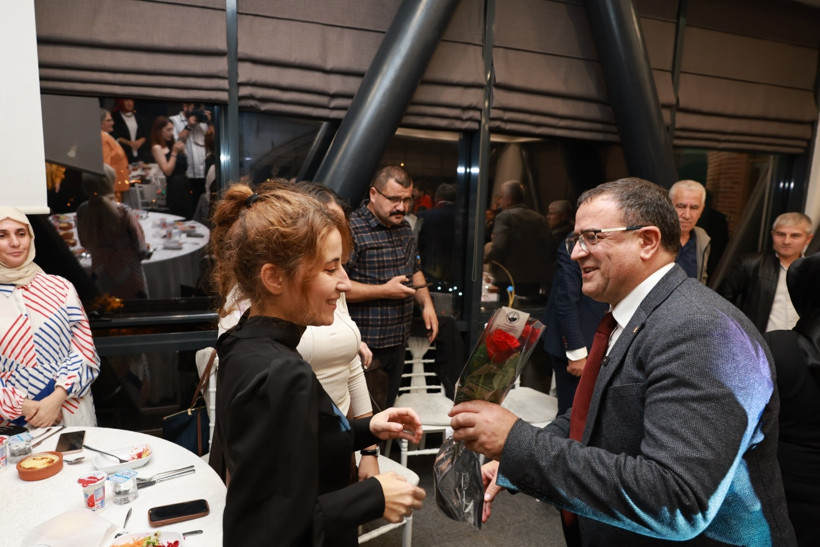 Sertif Gökçe: Öğretmenlerimize Minnettarız - Resim : 1