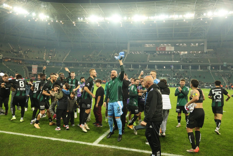 Serdar Dursun galibiyeti göbek atarak kutladı - Resim : 1