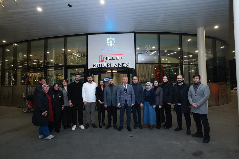 Tahir Büyükakın yılbaşı akşamı gençlerle buluştu: Kolay olanda şüphe arayın - Resim : 3