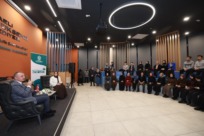 Tahir Büyükakın yılbaşı akşamı gençlerle buluştu: Kolay olanda şüphe arayın - Resim : 4