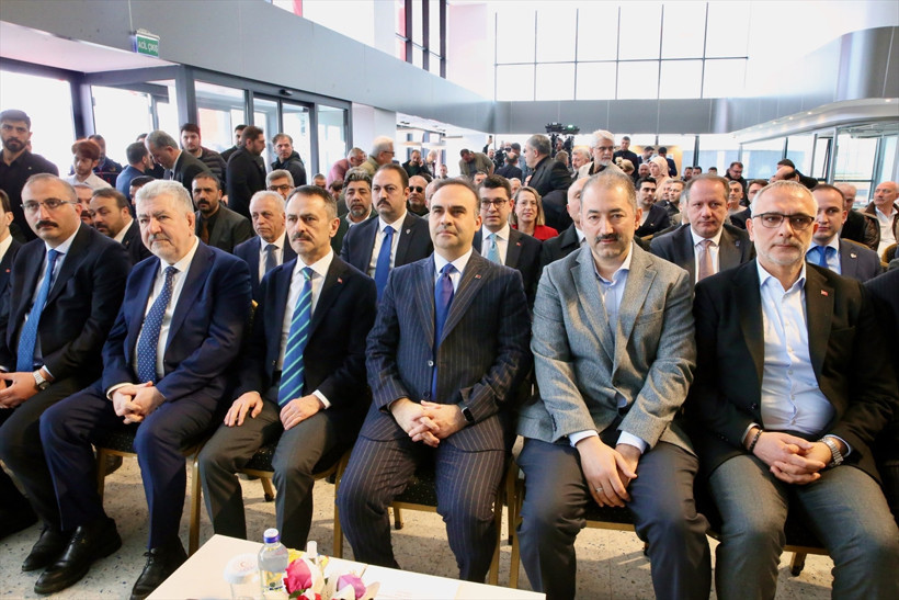 Bakan Mehmet Fatih Kacır, Kocaeli'de açılışını yaptığı "Sima Alüminyum Üretim Hattı"nı gezdi - Resim : 1