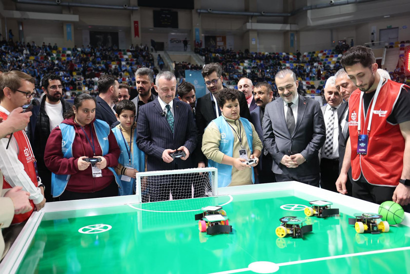 Tahir Büyükakın, robot yarışmasına katıldı: Bu yarışmanın kazananı Türkiye ve Kocaeli olacak - Resim : 3