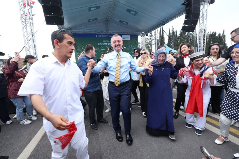 Önce konvoy sonra halay; Çakı gibi asker oldular! - Resim: 12