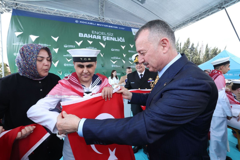 Önce konvoy sonra halay; Çakı gibi asker oldular! - Resim: 17