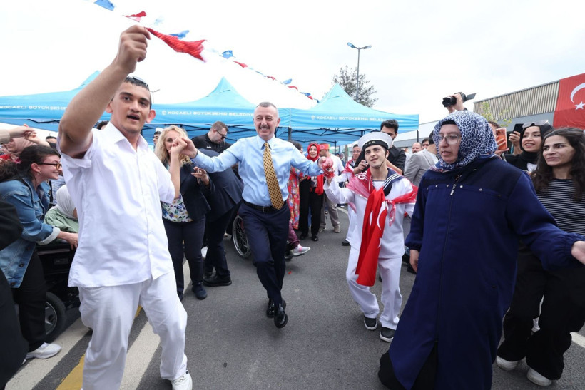 Önce konvoy sonra halay; Çakı gibi asker oldular! - Resim: 18