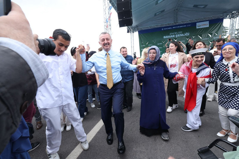 Önce konvoy sonra halay; Çakı gibi asker oldular! - Resim: 25