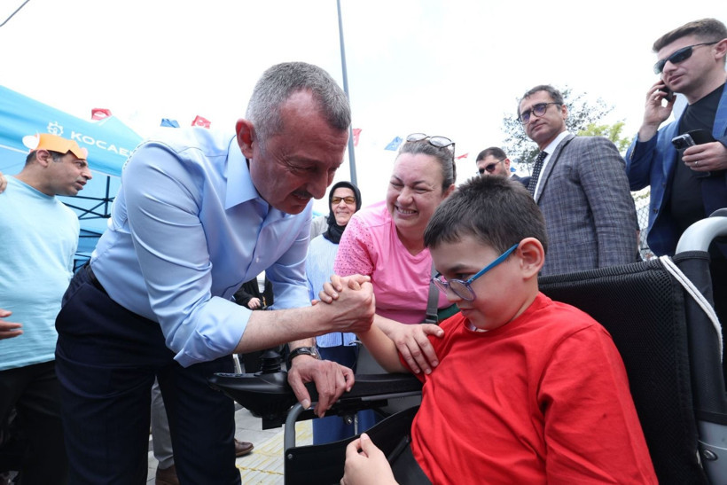 Önce konvoy sonra halay; Çakı gibi asker oldular! - Resim: 4