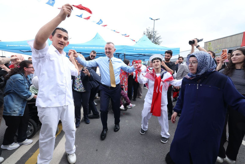 Önce konvoy sonra halay; Çakı gibi asker oldular! - Resim: 6