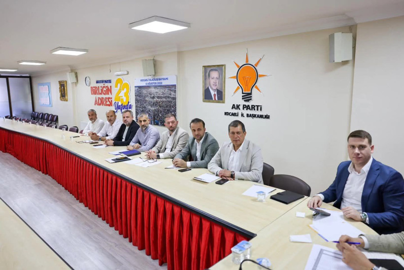 Şahin Talus, ilçe başkanları topladı... Yaz dönemi... - Resim : 2