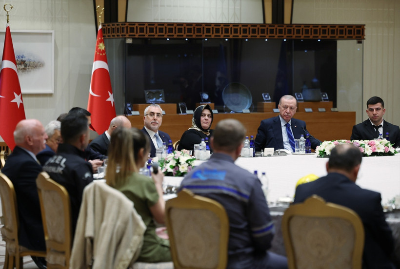 Cumhurbaşkanı Erdoğan işçileri kabul etti... "Türkiye Yüzyılı, emek ve alın terinin yüzyılı olacak" - Resim : 2