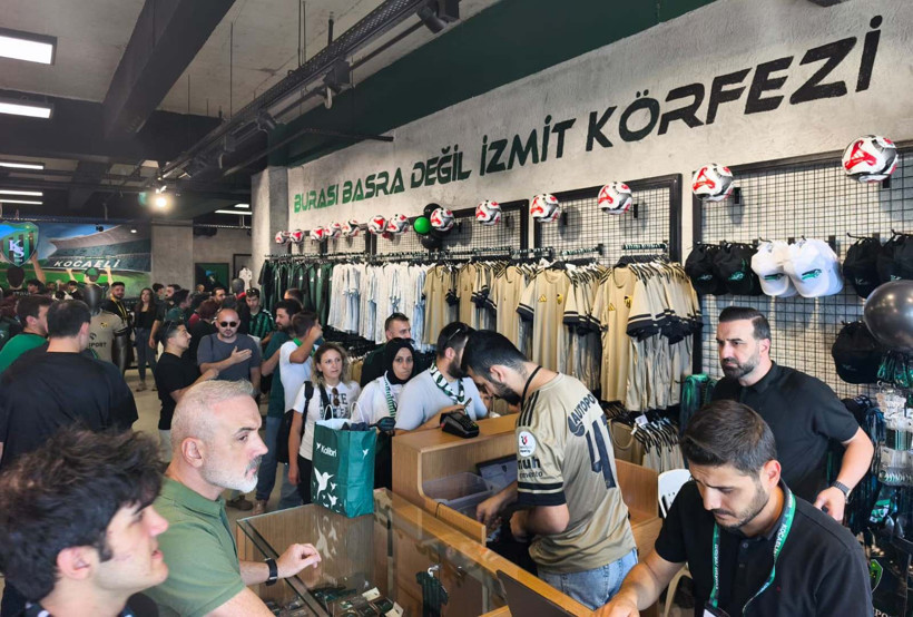 Stat içindeki Kocaelispor mağazasına yoğun ilgi - Resim : 1