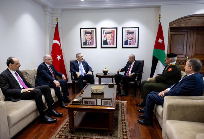 Dışişleri Bakanı Hakan Fidan, Ürdünlü mevkidaşı Safadi ile bir araya geldi - Resim : 1