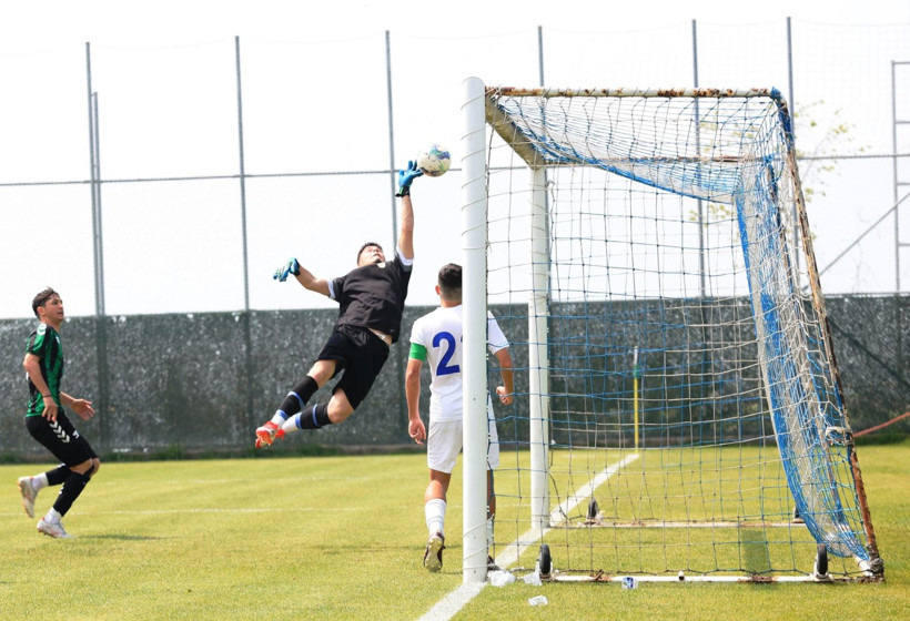Kocaelispor - Belediye Derincespor U-19 maçının fotoğrafları - Resim: 69