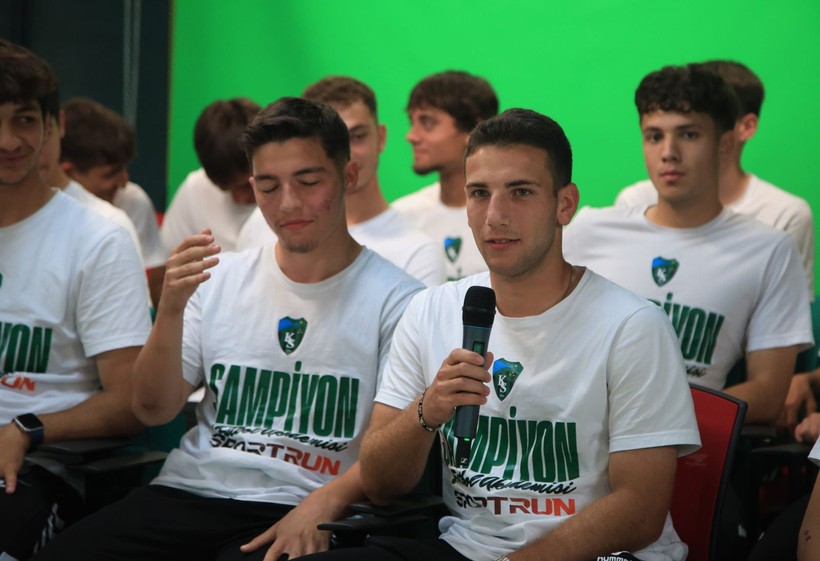 Kocaelispor U-19 Nokta TV stüdyolarında - Foto Galeri- - Resim: 32